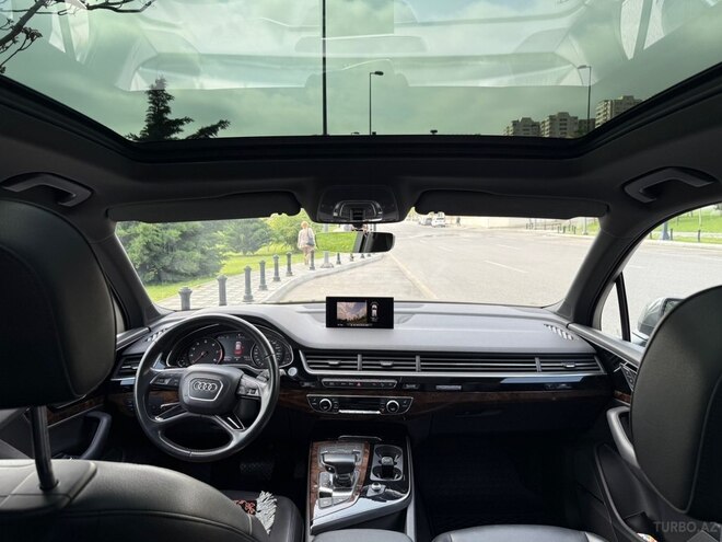 Audi Q7-8