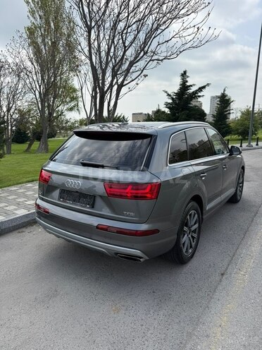 Audi Q7-7