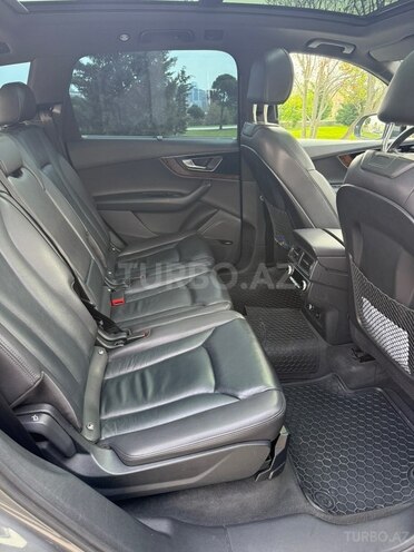 Audi Q7-9