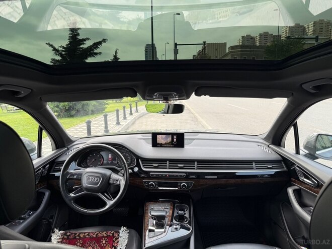 Audi Q7-12