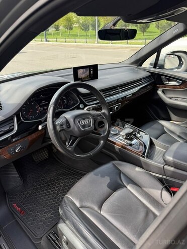 Audi Q7-10