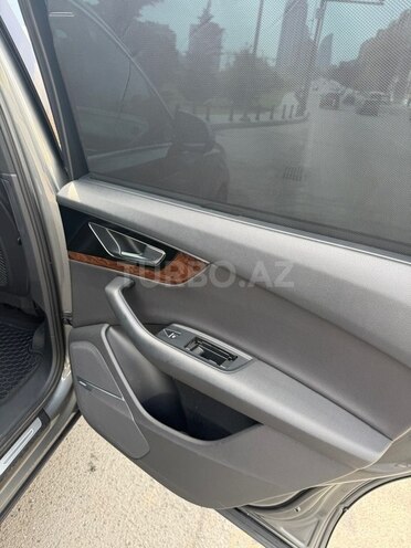 Audi Q7-15