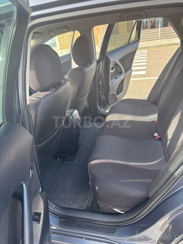 Toyota Avensis-13