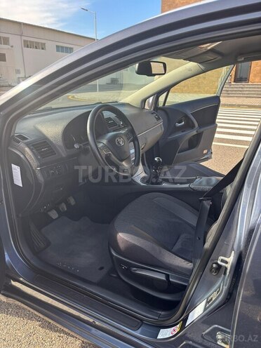 Toyota Avensis-12