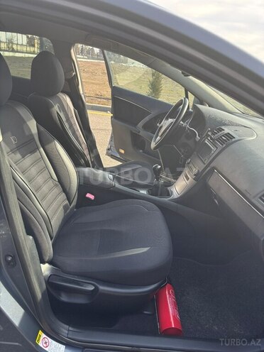 Toyota Avensis-15