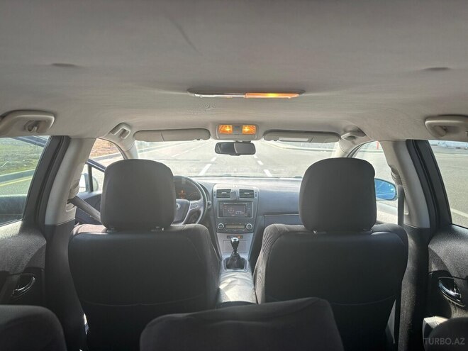 Toyota Avensis-16