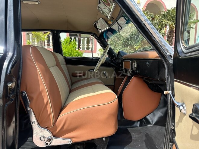 GAZ 21 "Volga"-12