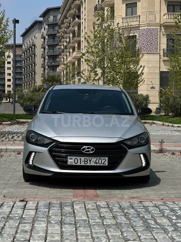 Hyundai Elantra-1