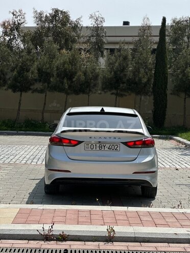 Hyundai Elantra-2