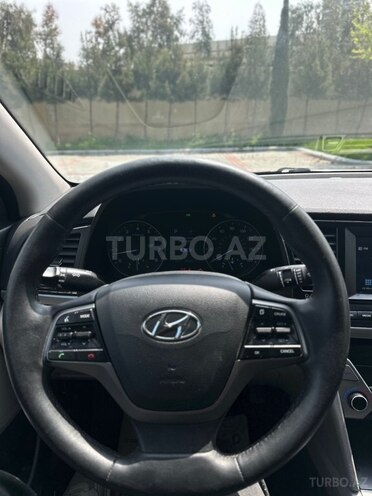 Hyundai Elantra-3