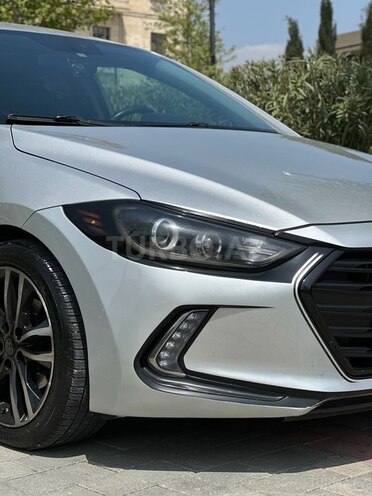 Hyundai Elantra-9