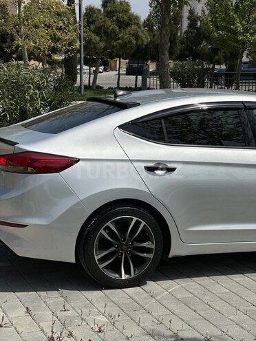 Hyundai Elantra-6