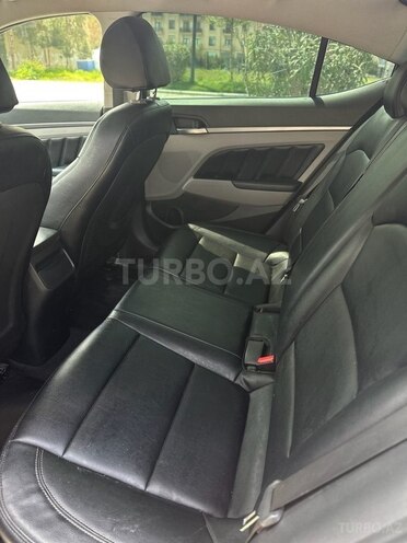 Hyundai Elantra-16