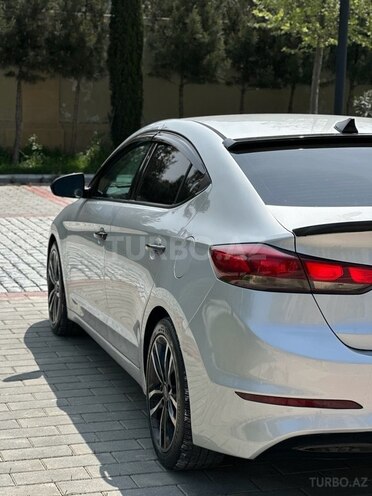 Hyundai Elantra-8