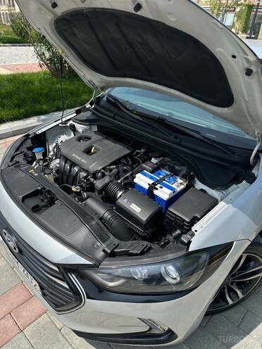 Hyundai Elantra-12