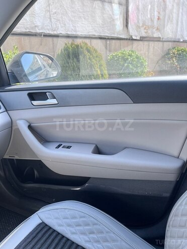 Hyundai Sonata-10