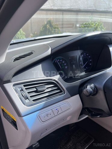 Hyundai Sonata-7