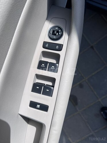 Hyundai Sonata-16
