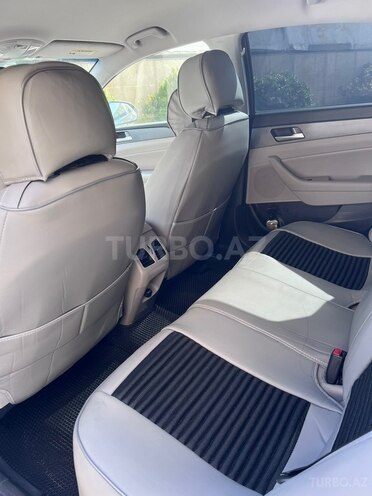 Hyundai Sonata-14