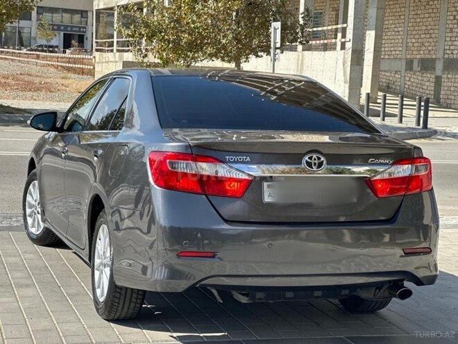 Toyota Camry-9