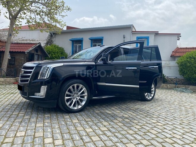 Cadillac Escalade-3