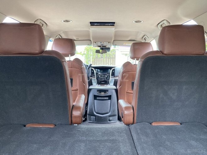 Cadillac Escalade-8