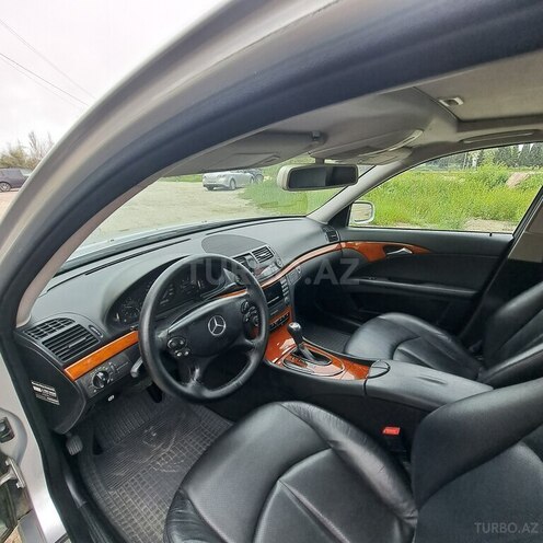 Mercedes E 220-10