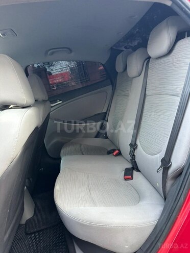 Hyundai Accent-11