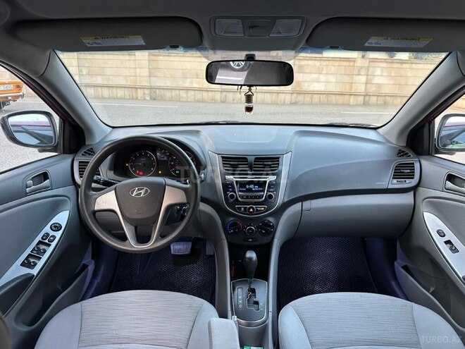 Hyundai Accent-13