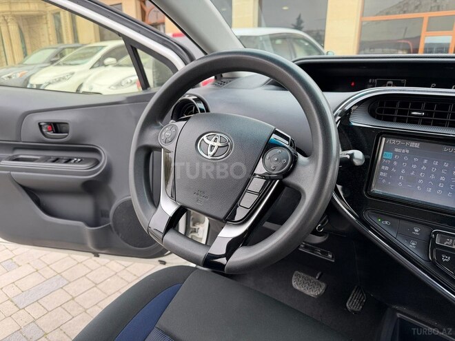 Toyota Aqua-9