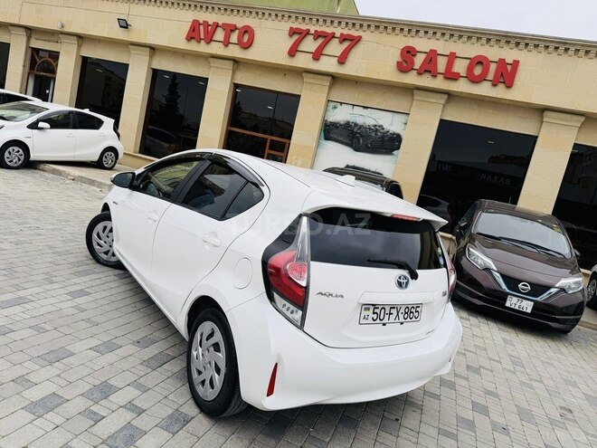 Toyota Aqua-8