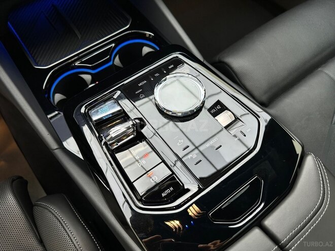 BMW i5-19