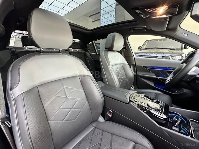 BMW i5-34
