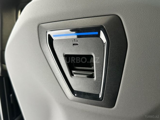 BMW i5-28