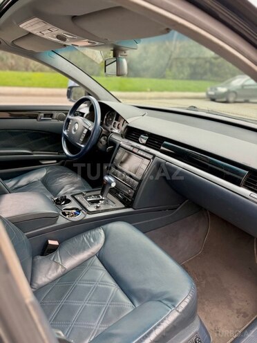 Volkswagen Phaeton-10