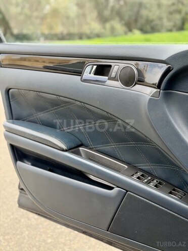 Volkswagen Phaeton-12