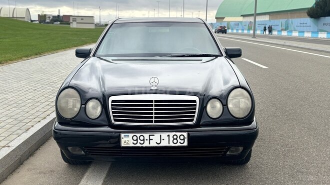 Mercedes E 220-1