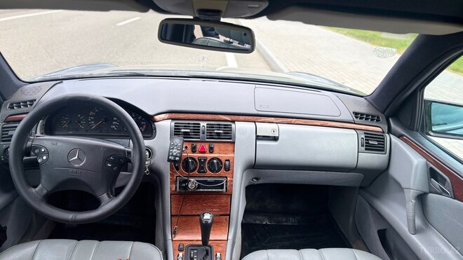 Mercedes E 220-8