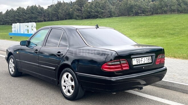 Mercedes E 220-5