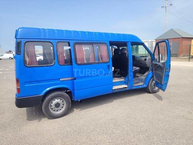 Ford Transit-4