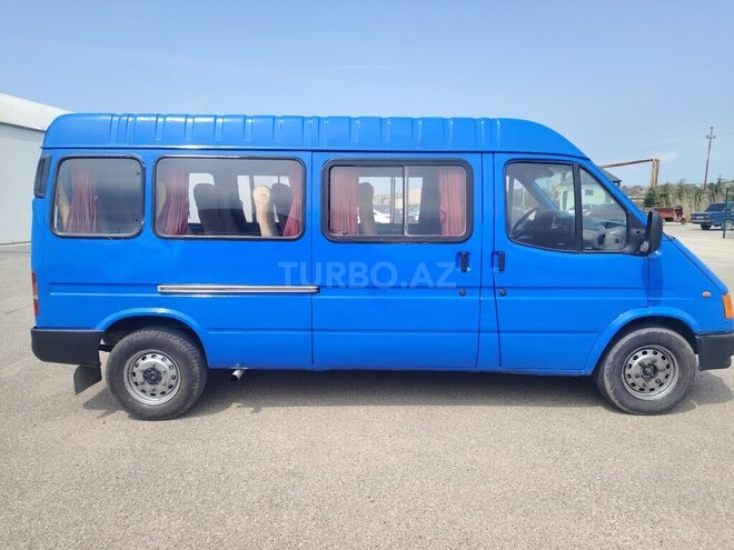 Ford Transit-10