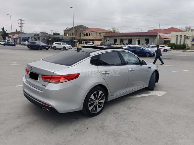 Kia K5-4