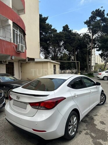 Hyundai Elantra-3