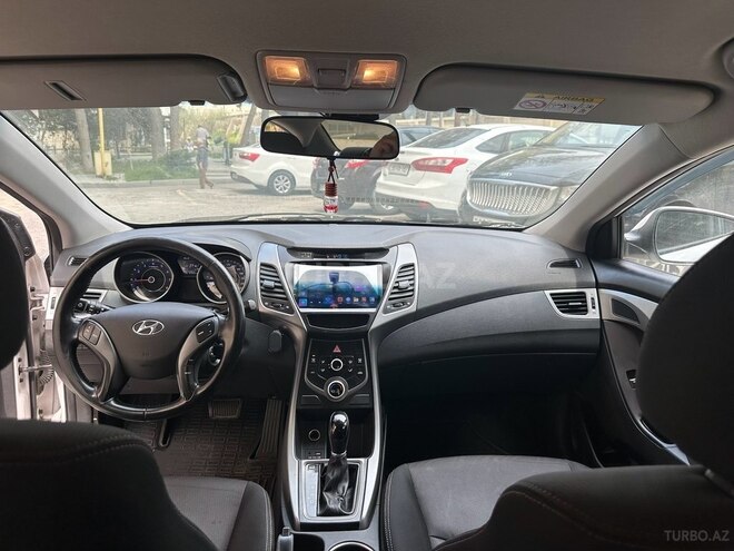 Hyundai Elantra-4