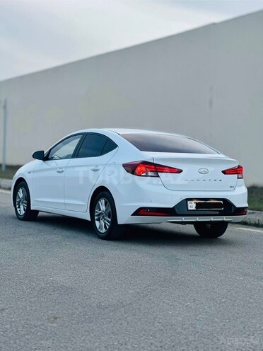 Hyundai Elantra-2