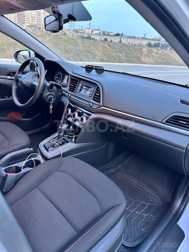 Hyundai Elantra-4