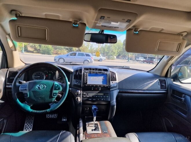 Toyota Land Cruiser-3