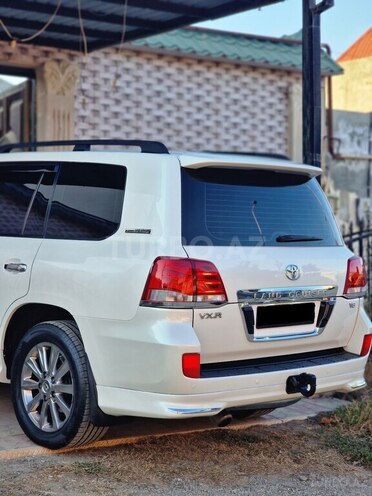 Toyota Land Cruiser-6