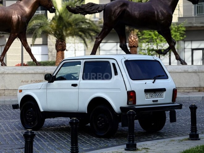 LADA (VAZ) Niva-8