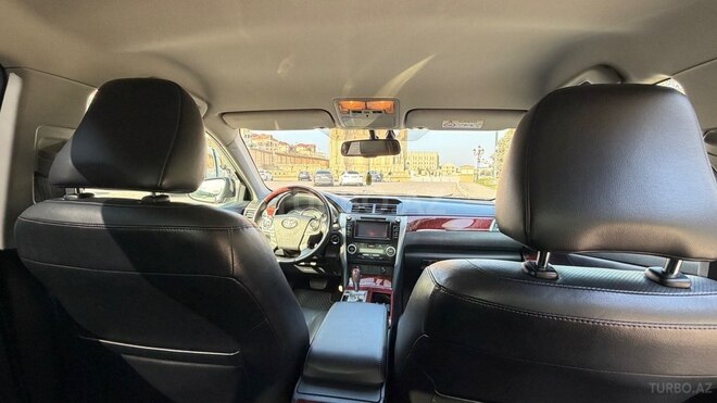 Toyota Camry-12